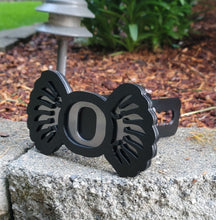 Load image into Gallery viewer, University of Oregon Ducks &quot;Winged&quot; Hitch Cover
