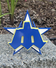 Load image into Gallery viewer, Seattle Mariners Vintage Logo Hitch Cover
